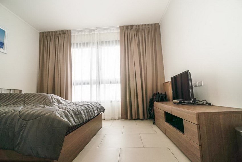 Condominium for rent at Zire Wongamat Pattaya showing the master bedroom with furniture Condominium for rent at Zire Wongamat Pattaya showing the master bedroom with furniture