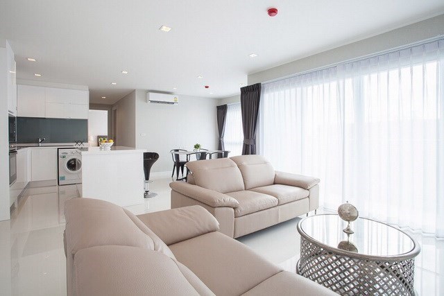 Condominium for Rent Ban Amphur showing the living, dining and kitchen areas 