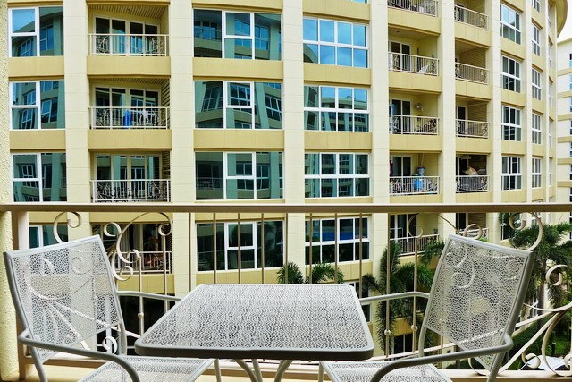 Condominium for Rent Pattaya showing the balcony and view 