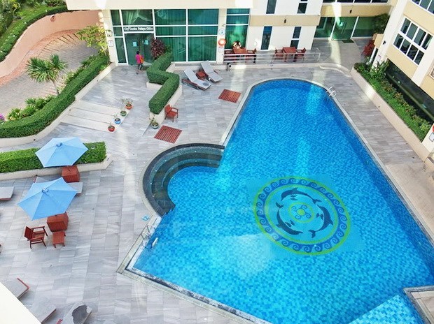 Condominium for Rent Central Pattaya showing the balcony view 