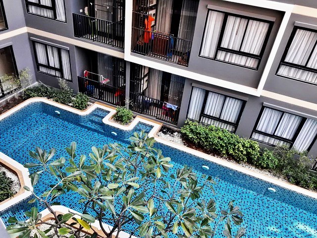 Condominium for rent Pattaya showing the balcony view Condominium for rent Pattaya showing the balcony view