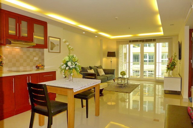 Condominium for Rent Pattaya showing the dining and living areas 
