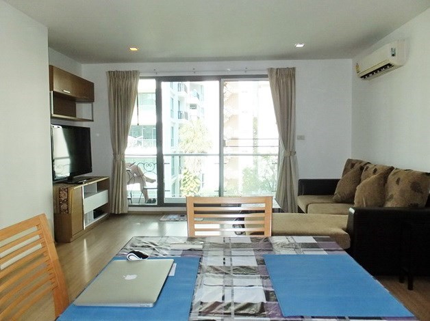 Condominium for Rent Central Pattaya showing the dining and living areas