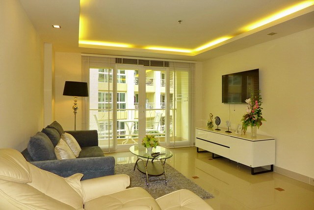 Condominium for Rent Pattaya showing the living area and balcony 