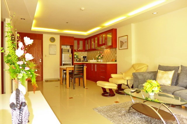 Condominium for Rent Pattaya showing the living, dining and kitchen areas Condominium for Rent Pattaya showing the living, dining and kitchen areas
