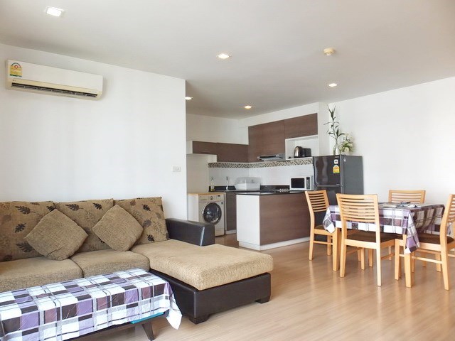 Condominium for Rent Central Pattaya showing the open plan concept 