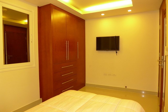 Condominium for Rent Pattaya showing the second bedroom with built-in wardrobes 