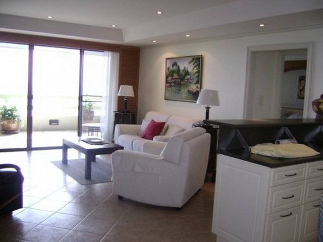 Condominium for rent Jomtien Beach showing the living area and balcony Condominium for rent Jomtien Beach showing the living area and balcony