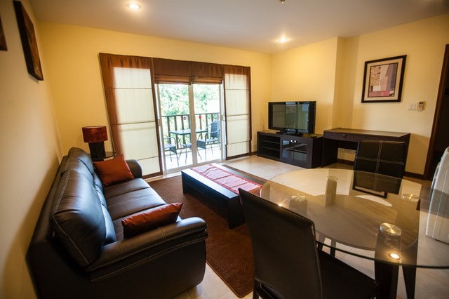Condominium for rent Jomtien Beach showing the living and dining area