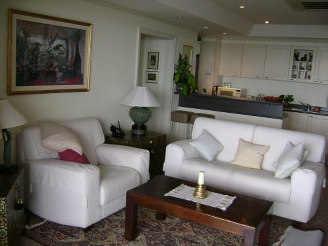 Condominium for rent Jomtien Beach showing the living room