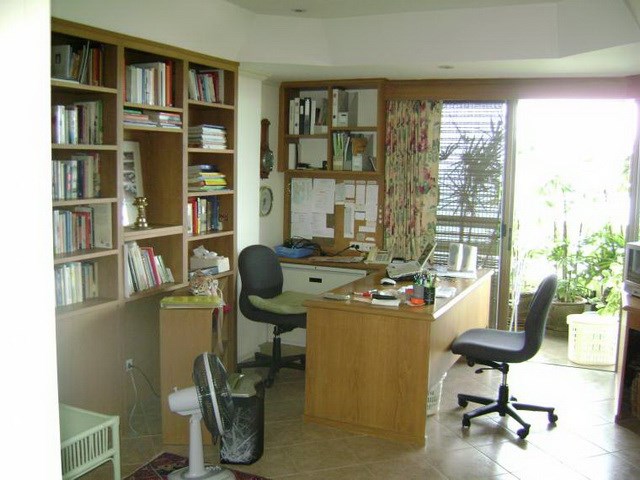 Condominium for rent Jomtien Beach showing the second bedroom office Condominium for rent Jomtien Beach showing the second bedroom office