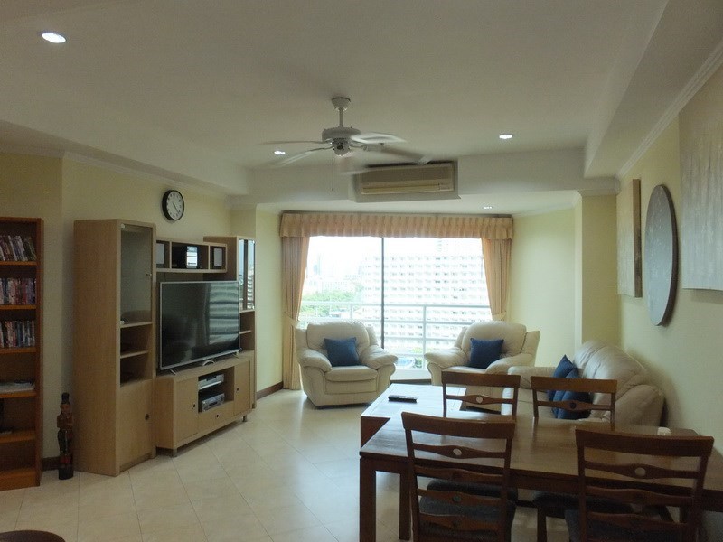 Condominium for rent Jomtien showing the living, dining and balcony 