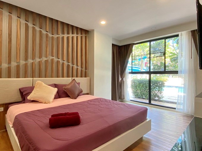 Condominium for Rent Jomtien showing the master bedroom with pool view 