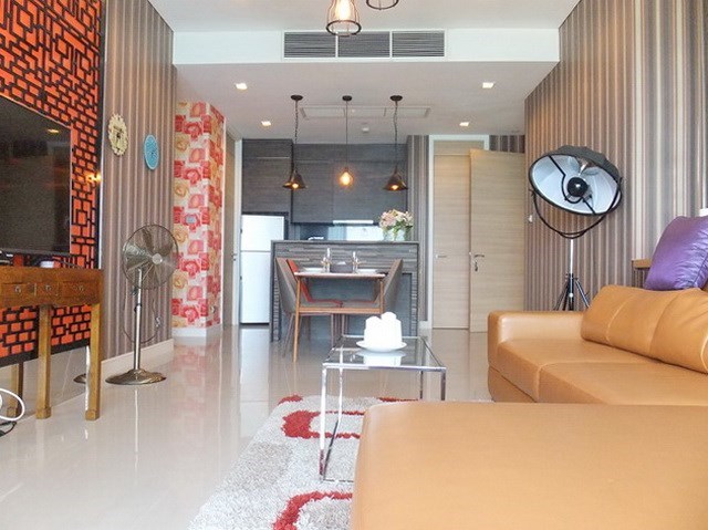 Condominium for rent Jomtien Pattaya showing the open plan concept 