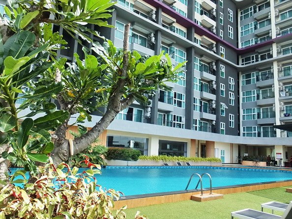Condominium for rent Jomtien Pattaya showing the pool, gymnasium and building 