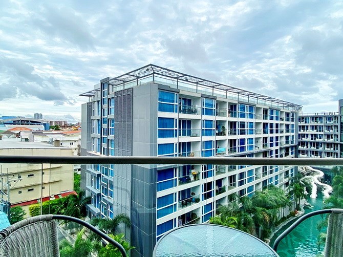 Condominium for rent Pattaya showing the balcony