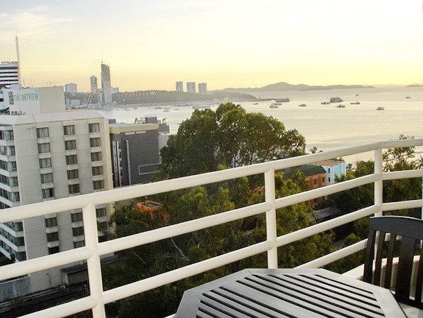 Condominium for rent Pattaya showing the balcony and sea view Condominium for rent Pattaya showing the balcony and sea view
