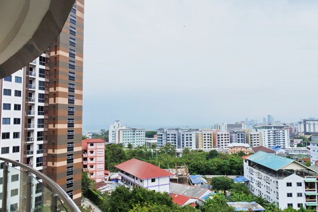 Condominium for rent Pattaya showing the balcony view