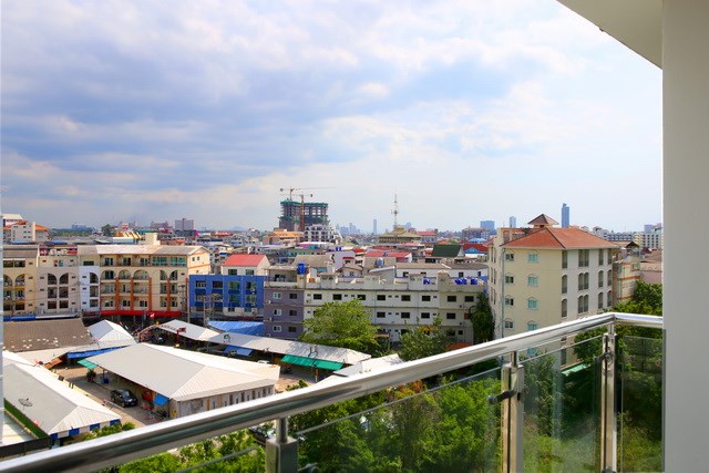 Condominium For Rent Pattaya showing the balcony view