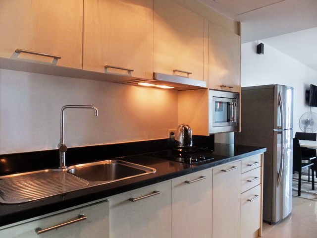 Condominium for rent Pattaya Beach showing the kitchen
