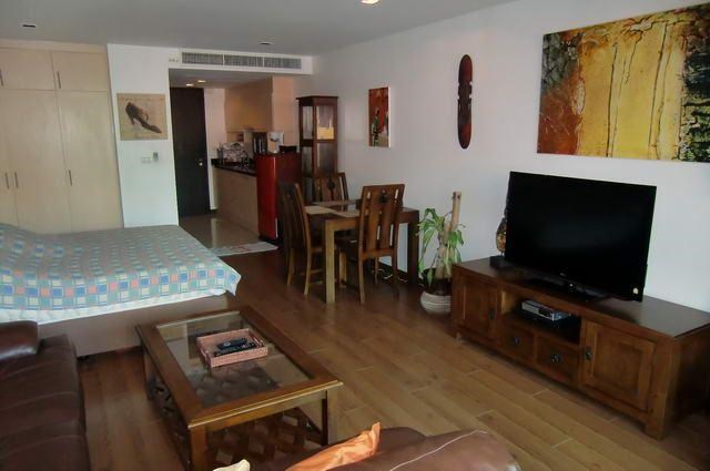 Condominium for Rent Pattaya Beach looking towards the kitchen