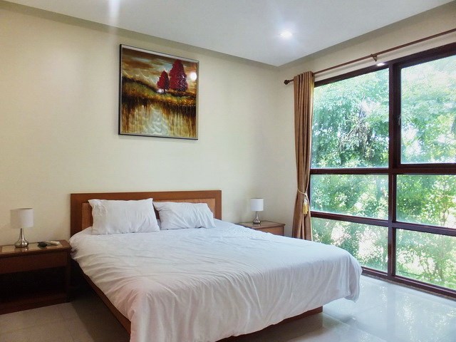 Condominium for Rent Pattaya showing the bedroom and view