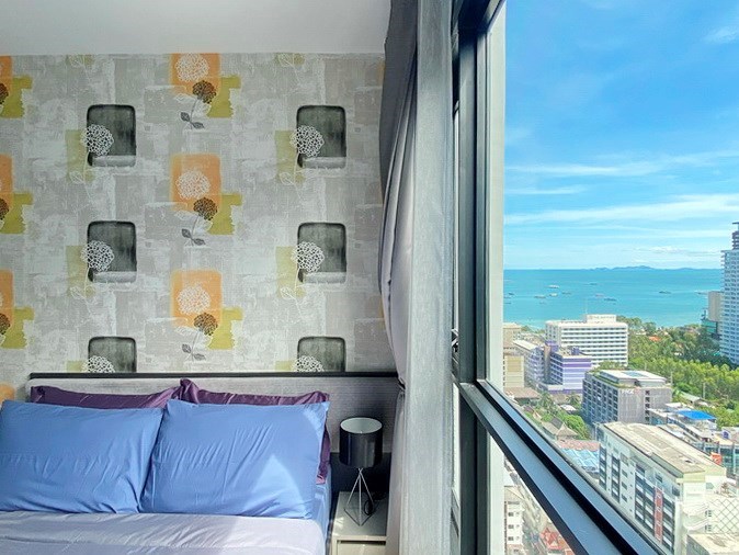 Condominium for Rent Pattaya showing the bedroom with view 