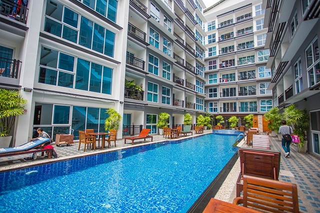 Condominium for rent Pattaya showing the communal pool and buildings