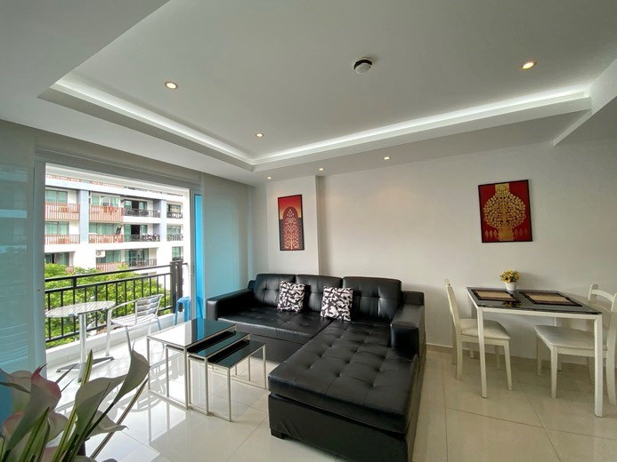 Condominium for rent Pattaya showing the dining and living areas 