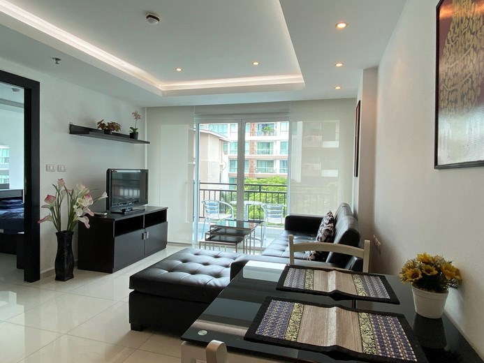 Condominium for rent Pattaya showing the dining area 