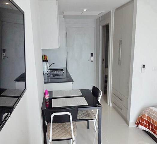 Condominium for rent Pattaya showing the dining area Condominium for rent Pattaya showing the dining area