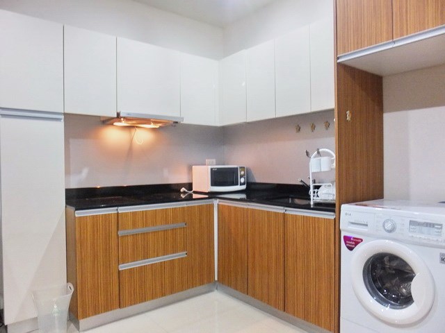 Condominium for Rent Pattaya showing the kitchen 