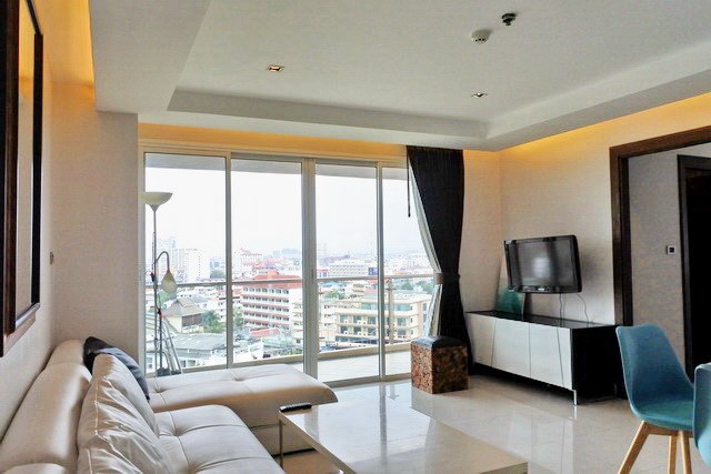 Condominium for rent Pattaya showing the living area