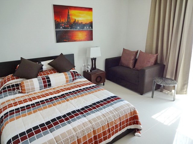 Condominium for rent Pattaya showing the living area Condominium for rent Pattaya showing the living area