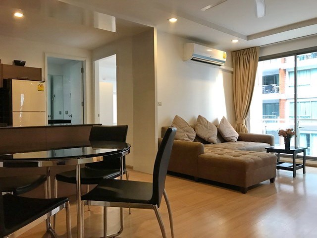 Condominium for Rent Central Pattaya showing the dining and living areas 