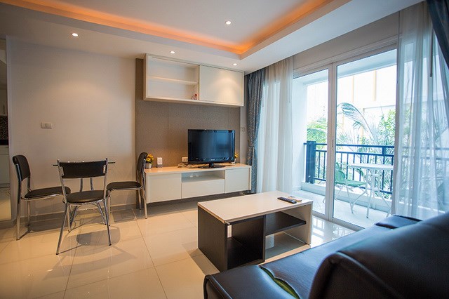 Condominium for rent Pattaya showing the living room and balcony Condominium for rent Pattaya showing the living room and balcony