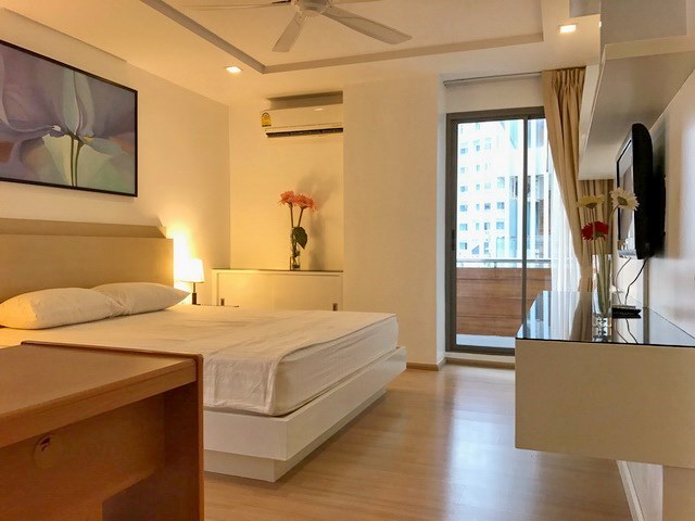 Condominium for Rent Central Pattaya showing the master bedroom with furniture Condominium for Rent Central Pattaya showing the master bedroom with furniture