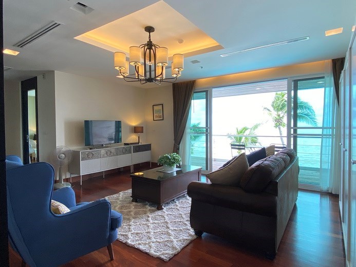 Condominium for rent Naklua Ananya showing the living area and balcony 