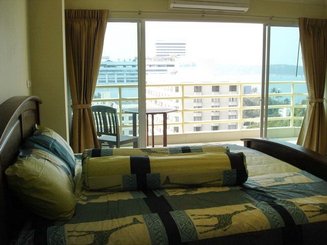 Condominium for rent Pattaya showing the sleeping area and balcony 
