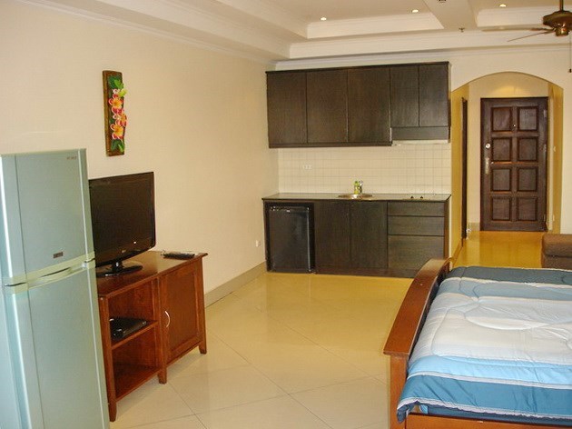 Condominium for rent Pattaya showing the studio and living area 
