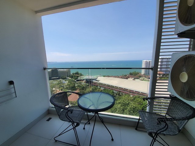 Condominium for rent Pratumnak Hill showing the balcony Condominium for rent Pratumnak Hill showing the balcony