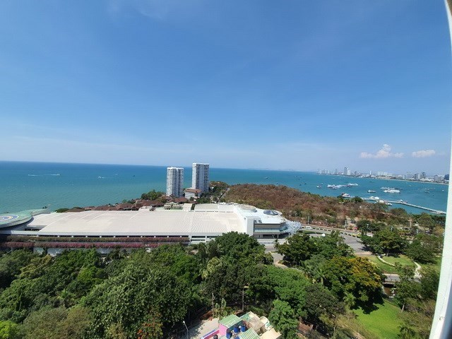 Condominium for rent Pratumnak Hill showing the balcony view Condominium for rent Pratumnak Hill showing the balcony view