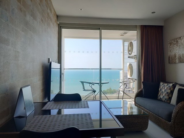 Condominium for rent Pratumnak Hill showing the living room Condominium for rent Pratumnak Hill showing the living room