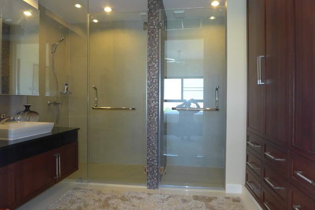 Condominium for rent Pratumnak Pattaya showing the bathroom