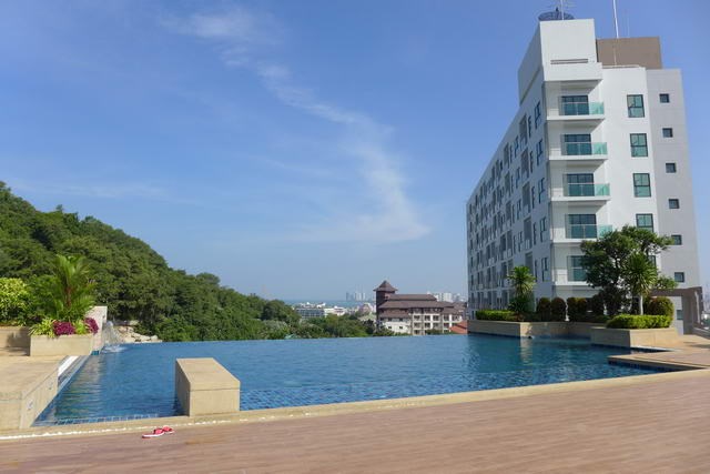 Condominium for rent Pratumnak Pattaya showing the communal pool