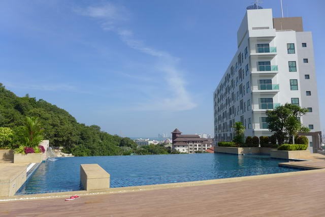 Condominium for rent Pratumnak Pattaya showing the communal pool Condominium for rent Pratumnak Pattaya showing the communal pool