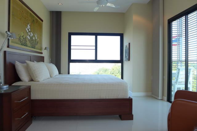 Condominium for rent Pratumnak Pattaya showing the corner bedroom