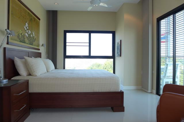 Condominium for rent Pratumnak Pattaya showing the corner bedroom Condominium for rent Pratumnak Pattaya showing the corner bedroom