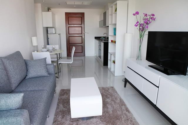 Condominium for rent Pratumnak Pattaya showing the open plan area Condominium for rent Pratumnak Pattaya showing the open plan area