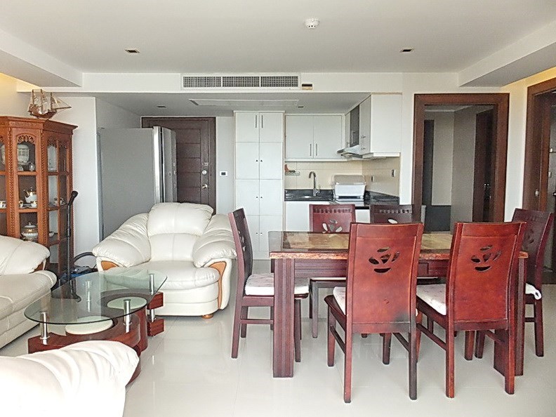 Condominium for rent Pratumnak Pattaya showing the living, dining, kitchen and second bathroom 